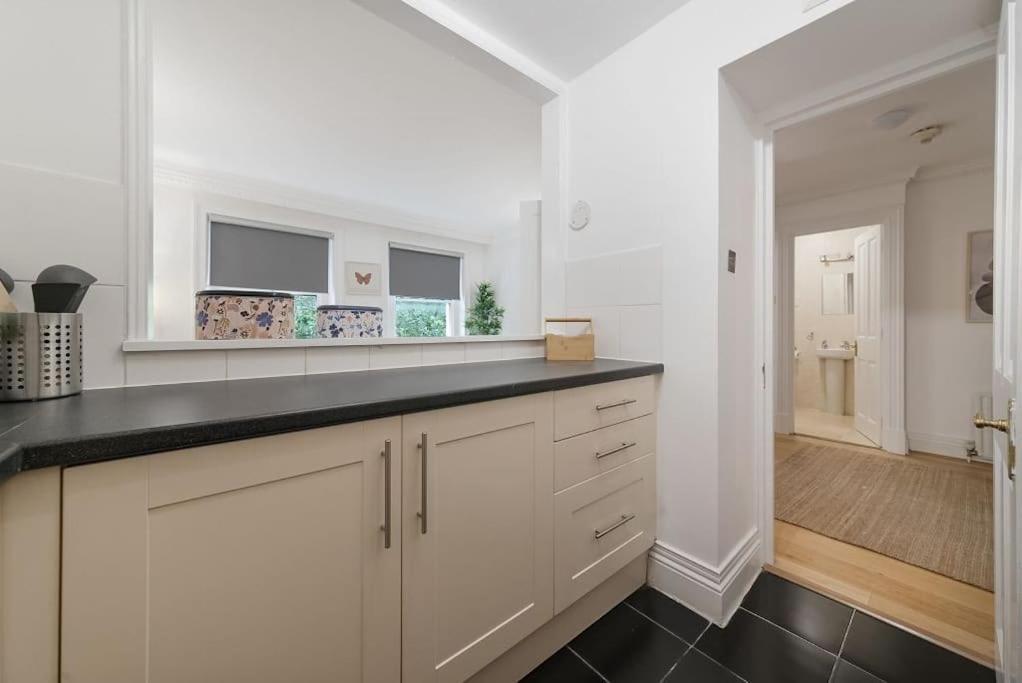 Knightsbridge Two Bed Apartment London Exterior photo